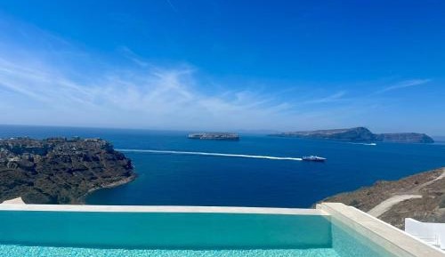 Prestige Suite with Private Infinity Pool & Heated Outdoor Jetted Tub - Caldera View
