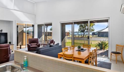 Apartment with Lake View