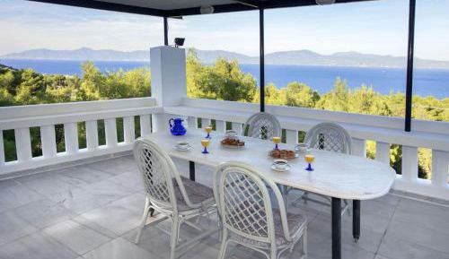 Three-Bedroom Holiday Home 