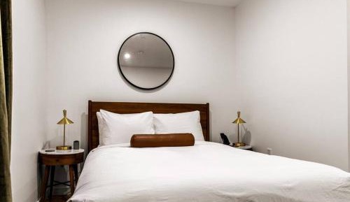 Standard Queen Room