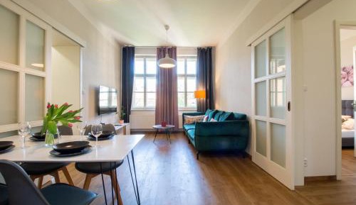 Two-Bedroom Deluxe Apartment with Garden View