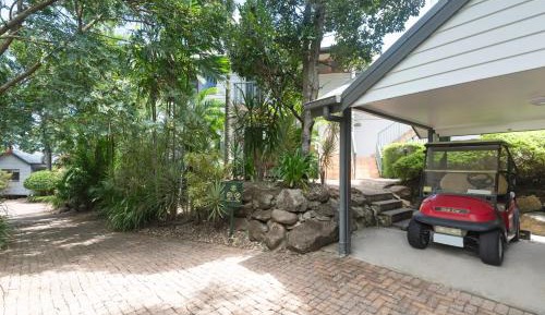 Fully Renovated 1 Bedroom Heliconia Grove 5
