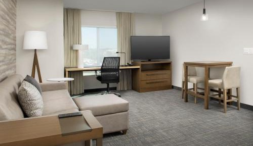 One-Bedroom King Suite with Sofa Bed and Mountain View