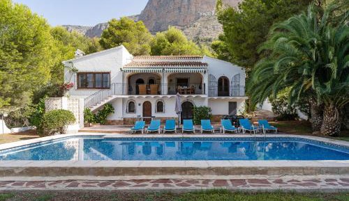 Villa with Garden View