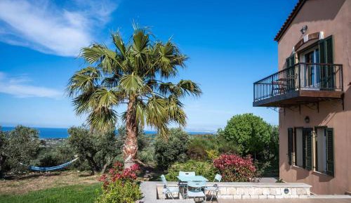 Villa with Garden View