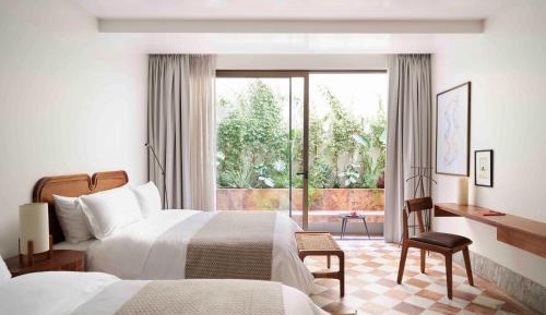 Deluxe Queen Suite