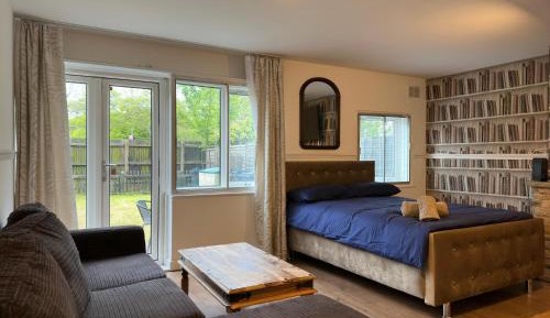 Family Room with Garden View