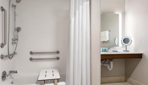 Standard King Room with Roll-in Shower - Mobility Accessible