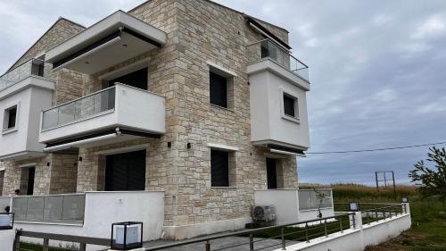  Detached One Bedroom Suite