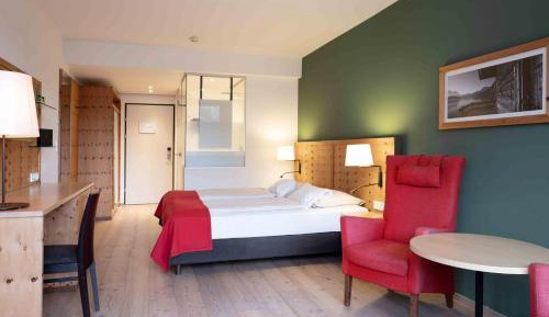 Standard Double Room with Balcony and Mountain View