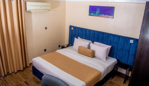 Deluxe Queen Room