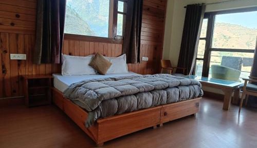 Deluxe Queen Suite