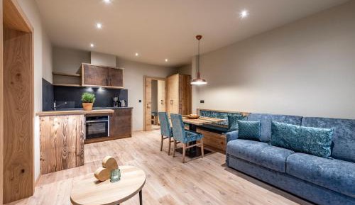 Apartment with Mountain View