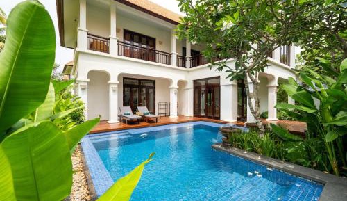 Villa with Garden View