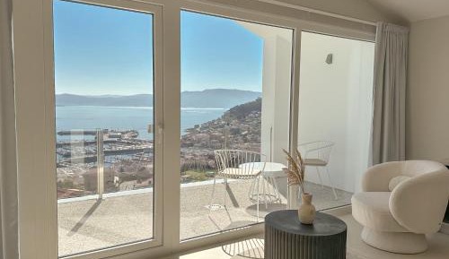 Deluxe Double Room with Balcony and Sea View