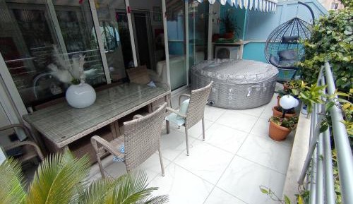Deluxe Apartment