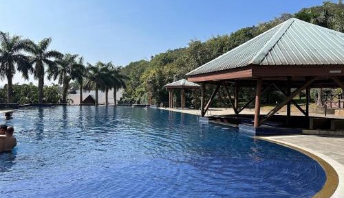 Aveda Suite with Outdoor Jacuzzi and Alfresco Seating