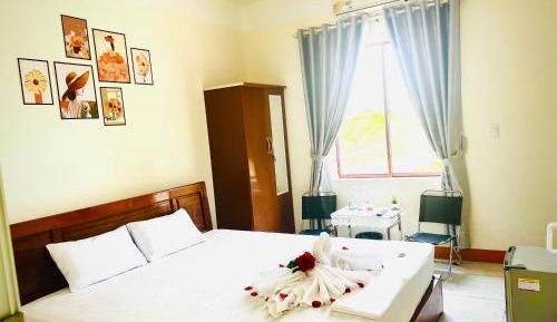 Deluxe Double Room with Side Sea View