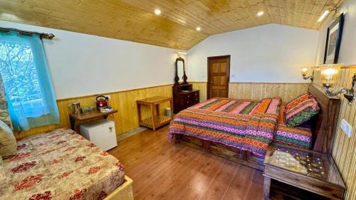 Standard Queen Room