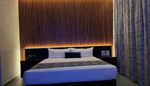 Deluxe Suite with Spa Bath