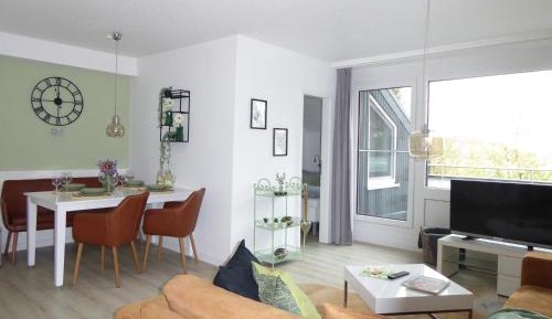 Apartment with Mountain View