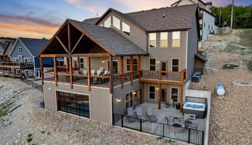 Twelve-Bedroom Holiday Home