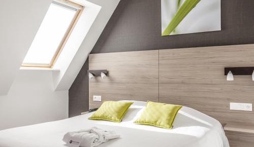 Standard Queen Room