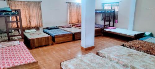 10-Bed Mixed Dormitory Room