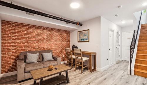 One-bedroom Loft Apartment 