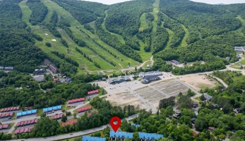 Apartment with Mountain View