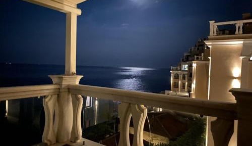 Superior One-Bedroom Apartment with Balcony