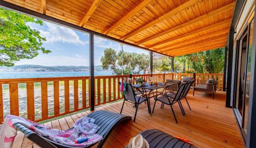 Deluxe mobile home first line