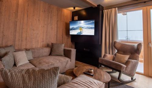 Apartment with Mountain View
