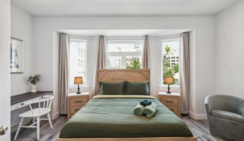 One-Bedroom Apartment with City View