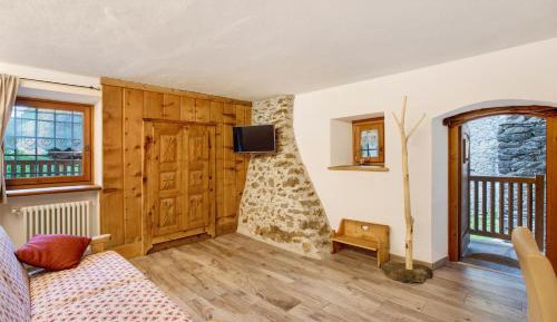 Superior One-Bedroom Apartment with Balcony