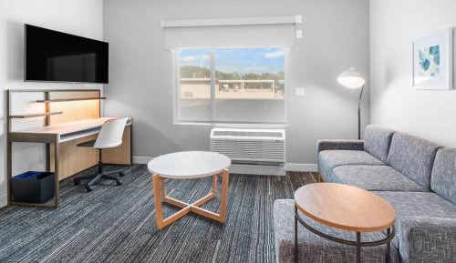 One-Bedroom King Suite with Sofa Bed 