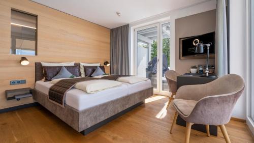 Deluxe Double Room with Balcony and Sea View