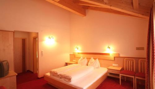 Comfort Two-Bedroom Apartment with Balcony