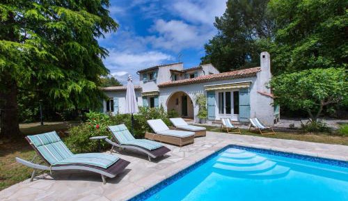 Villa with Garden View