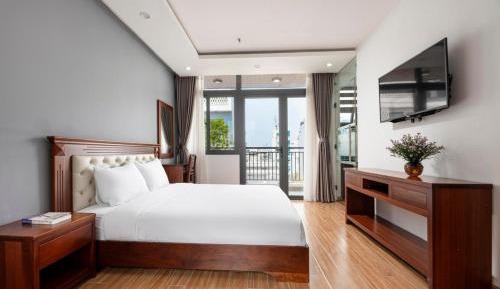 One-Bedroom Apartment with City View