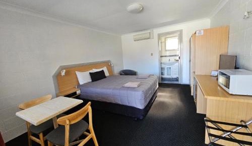 Standard Queen Room