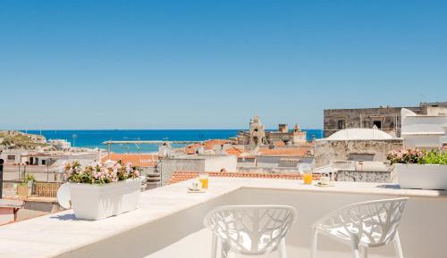 Deluxe Double Room with Balcony and Sea View