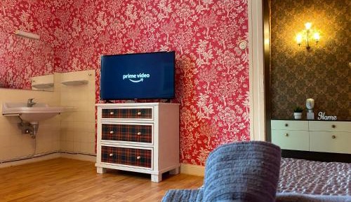 Four-Bedroom Deluxe Apartment
