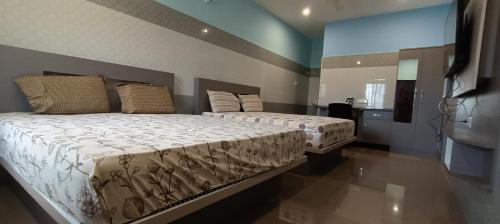 Suite with Mountain View