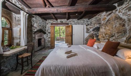 Standard Twin Room with Mountain View