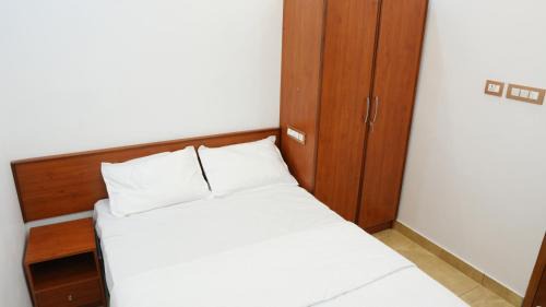 Deluxe Double Room (2 Adults + 1 Child)