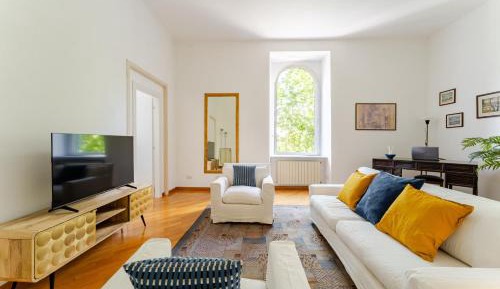 Four-Bedroom Deluxe Apartment