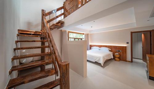 Family Room with Mountain View