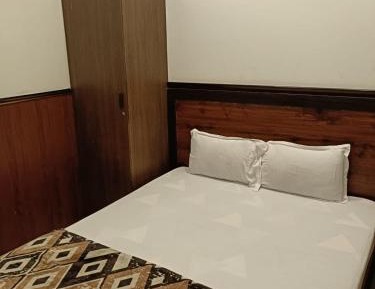 Deluxe Double Room (2 Adults + 1 Child)