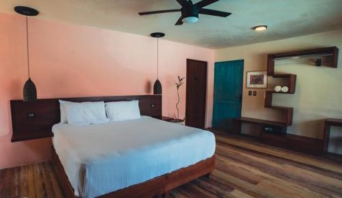 Queen Suite with Pool View